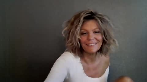 Snapshot of haileys123 chatting on 03/11/26, 05:52 Hailey online show from 03/11/26, 05:52