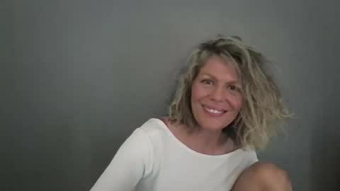 Snapshot of haileys123 chatting on 03/23/26, 08:35 Hailey online show from 03/23/26, 08:35