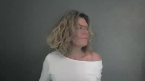 Snapshot of haileys123 chatting on 04/01/26, 05:21 Hailey online show from 04/01/26, 05:21