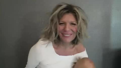 Snapshot of haileys123 chatting on 04/19/26, 06:10 Hailey online show from 04/19/26, 06:10