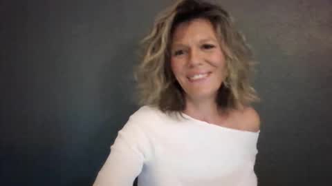 Snapshot of haileys123 chatting on 05/21/26, 11:34 Hailey online show from 05/21/26, 11:34