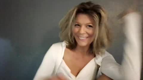Snapshot of haileys123 chatting on 06/06/26, 06:45 Hailey online show from 06/06/26, 06:45