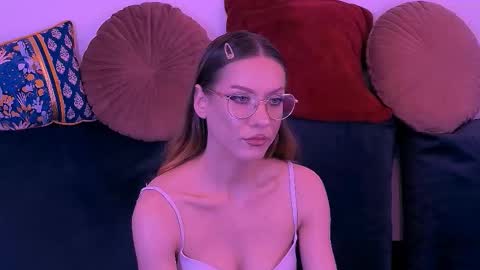 Snapshot of haileysinclair chatting on 11/30/25, 07:07 Carla online show from 11/30/25, 07:07