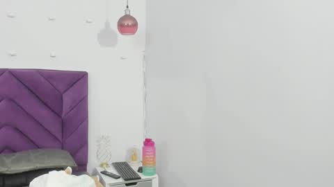 haileystonei online show from 10/26/25, 11:27