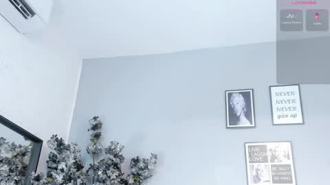 haileystonei online show from 10/29/25, 11:23