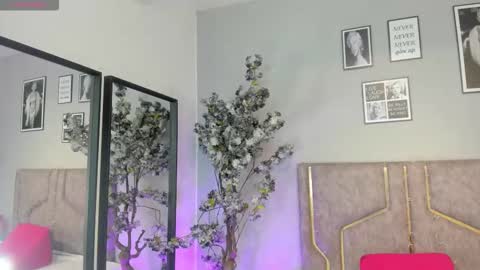 haileystonei online show from 11/04/25, 11:20