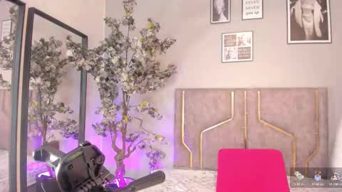 haileystonei online show from 11/08/25, 11:32