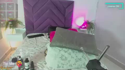 haileystonei online show from 06/24/26, 11:42