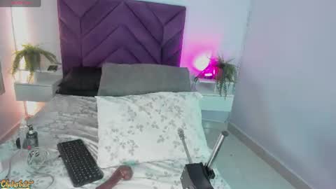 haileystonei online show from 06/25/26, 11:37