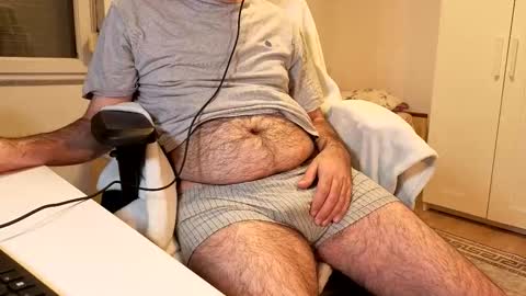 hairy_boy29 online show from 11/15/25, 07:10