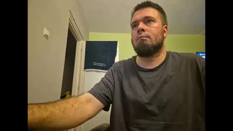 Snapshot of hairy_guy007 chatting on 12/21/24, 10:19 hairy_guy007 online show from 12/21/24, 10:19