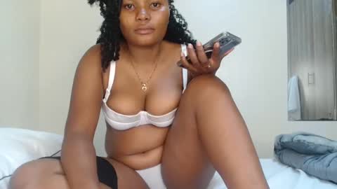 Snapshot of hairy_squiter chatting on 10/11/25, 10:30 Zaraha online show from 10/11/25, 10:30