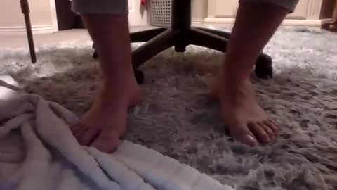 Snapshot of hairydaddyfeet chatting on 11/18/25, 01:11 Hairy Daddy Feet online show from 11/18/25, 01:11