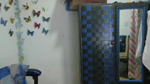 Snapshot of hairygirl83 chatting on 01/19/26, 11:36 hairygirl83 online show from 01/19/26, 11:36