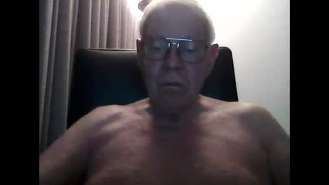 Snapshot of hairylover461681298 chatting on 09/19/25, 09:15 hairylover461681298 online show from 09/19/25, 09:15