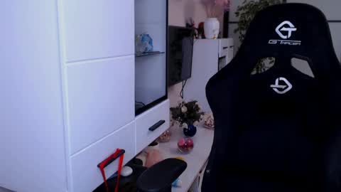 Monika online show from 05/09/26, 09:03