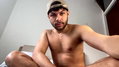 Independent       model  online show from 02/09/25, 03:01