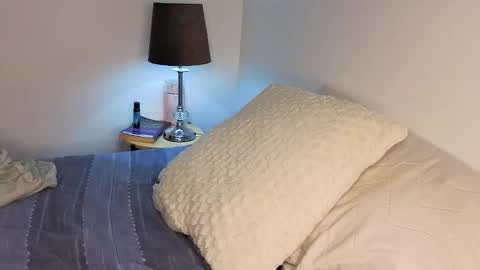 Independent       model  online show from 10/26/25, 12:38