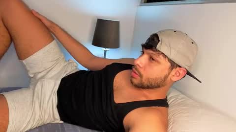 Independent       model  online show from 10/28/25, 11:51