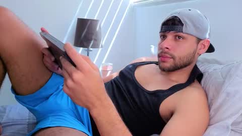 Independent       model  online show from 12/01/25, 03:39