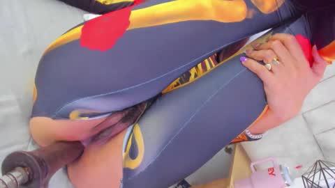 Halie  online show from 11/12/25, 01:50