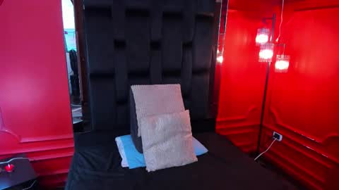 Halley Lorens online show from 10/06/25, 07:11