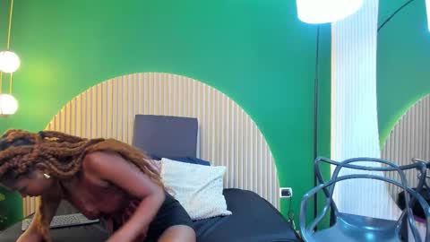 Halley Lorens online show from 12/02/25, 07:20