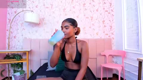 Halley Lorens online show from 06/12/26, 07:24