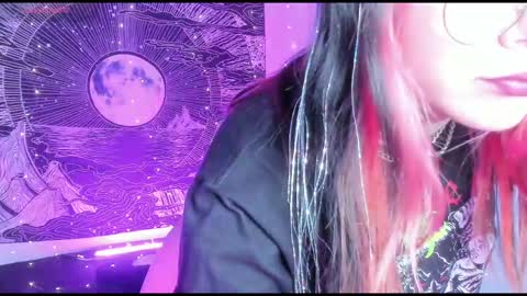 Hallu online show from 12/18/25, 09:32