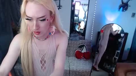 Snapshot of halovalentine chatting on 02/24/26, 03:43 halovalentine online show from 02/24/26, 03:43