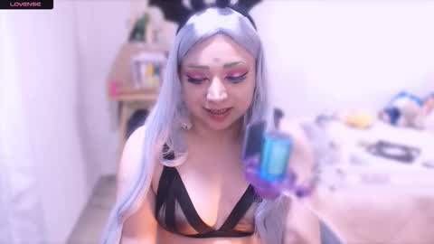 Hana Hyuga .   Please help me reach 200 thumbs up online show from 10/24/25, 12:52