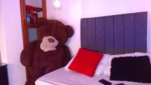 Snapshot of hana_ming chatting on 12/01/25, 12:32 hana_ming online show from 12/01/25, 12:32