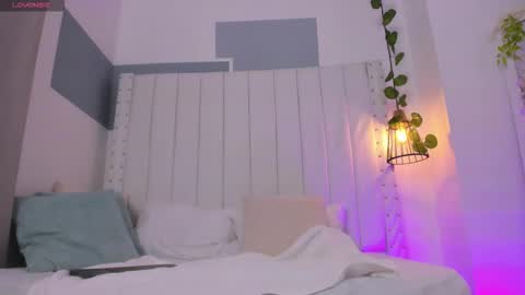 Snapshot of hanah_gray chatting on 10/29/25, 11:01 hanah_gray online show from 10/29/25, 11:01