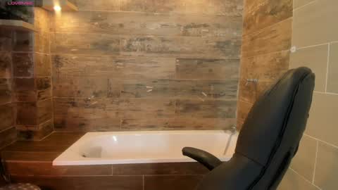 HANAH  online show from 12/17/24, 08:10