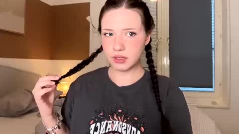 hanahwoods online show from 06/15/26, 03:42