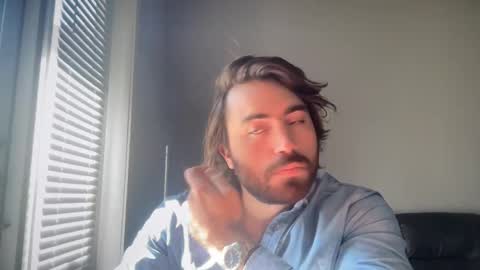 Snapshot of handcyclist25 chatting on 10/31/25, 04:30 Handcyclist25 online show from 10/31/25, 04:30