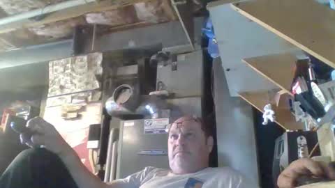 Snapshot of handiemanhere chatting on 11/03/25, 04:52 naked man online show from 11/03/25, 04:52