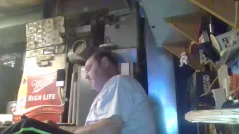 Snapshot of handiemanhere chatting on 11/05/25, 01:33 naked man online show from 11/05/25, 01:33