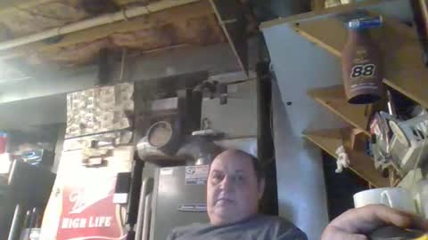 Snapshot of handiemanhere chatting on 01/08/26, 04:26 naked man online show from 01/08/26, 04:26