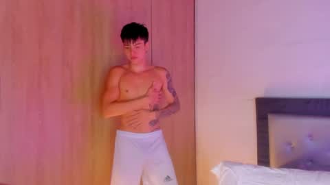 handsome_boys69 online show from 06/18/26, 09:14