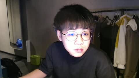 Snapshot of handsome_mannn chatting on 12/18/24, 10:24 handsome_mannn online show from 12/18/24, 10:24