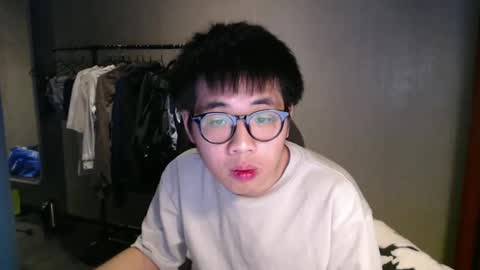 Snapshot of handsome_mannn chatting on 02/27/25, 12:32 handsome_mannn online show from 02/27/25, 12:32