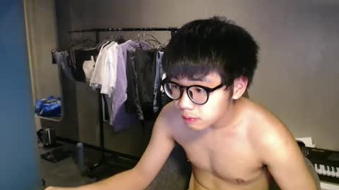 Snapshot of handsome_mannn chatting on 10/14/25, 07:47 handsome_mannn online show from 10/14/25, 07:47