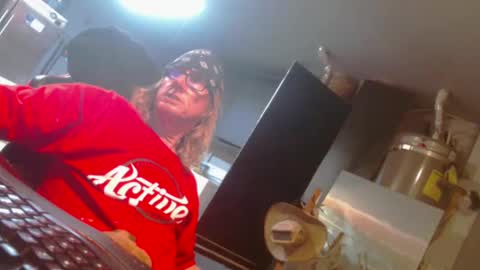 Snapshot of handyman5303 chatting on 12/25/24, 09:56 Handystudman online show from 12/25/24, 09:56