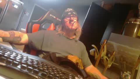 Snapshot of handyman5303 chatting on 12/28/24, 06:49 Handystudman online show from 12/28/24, 06:49