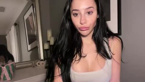 Snapshot of hangoutwithvanessa chatting on 03/06/26, 03:25 Vanessa online show from 03/06/26, 03:25