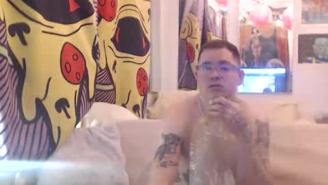 Snapshot of hankrams chatting on 02/15/26, 01:35 hank rams online show from 02/15/26, 01:35