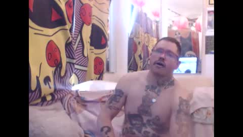 Snapshot of hankrams chatting on 03/25/26, 04:24 hank rams online show from 03/25/26, 04:24