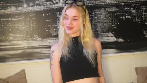 Snapshot of hanky_moon chatting on 03/11/26, 04:24 Sweden online show from 03/11/26, 04:24