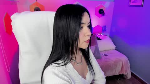 Snapshot of hanna__becker chatting on 12/21/24, 04:30 hanna  online show from 12/21/24, 04:30